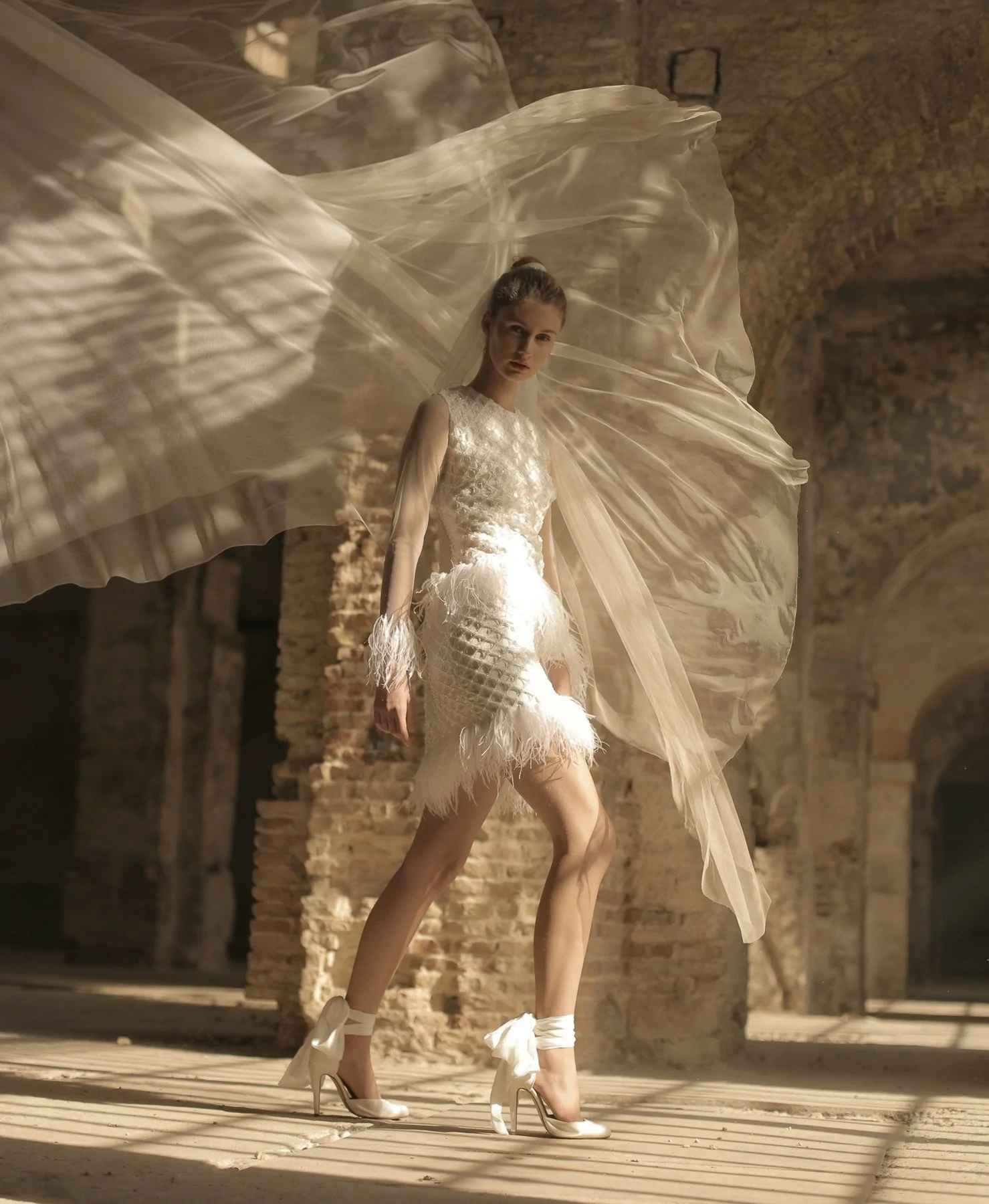 Editorial de un vestido de novia original y diferente de Claro couture
